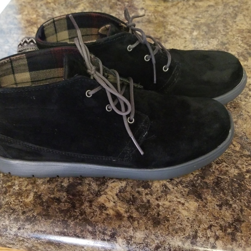 Ugg suede shoes Big Kid 6, women 8